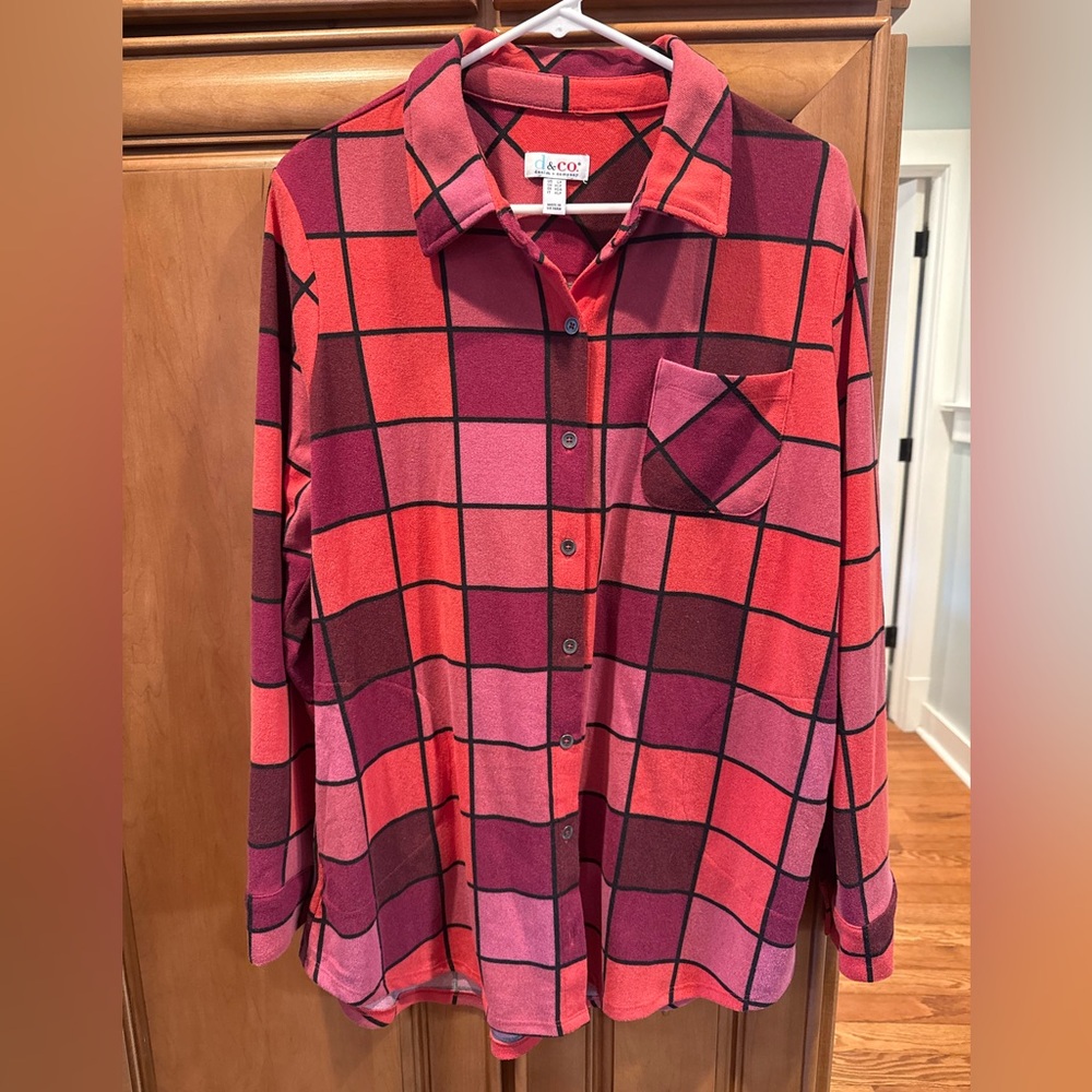 d&co Red, pink, and Black checkered Shirt women’s size Large Petite